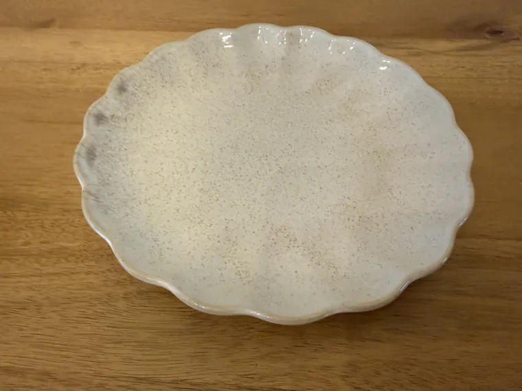 Speckled scalloped appetizer plates, for ten
